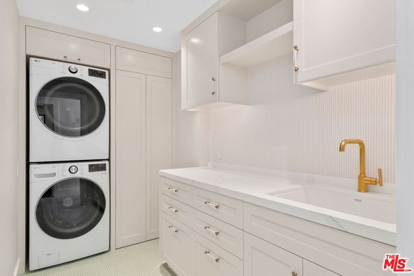 Interior, Recessed Lighting, Utility Closets, Washer