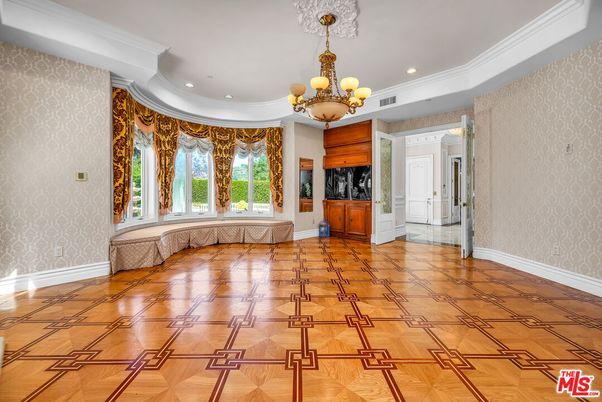 Chandelier, Interior, Recessed Lighting, Wood Texture Flooring