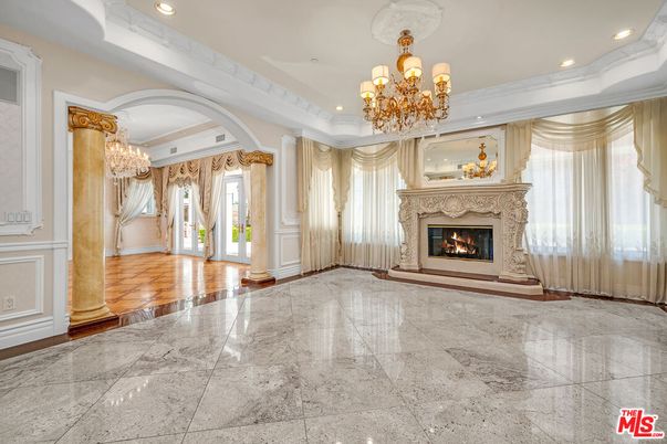 Chandelier, Fireplace, Interior, Recessed Lighting, Wood Texture Flooring