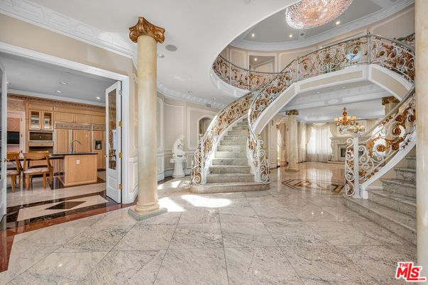 Chandelier, Dining room, Interior, Marble, Recessed Lighting