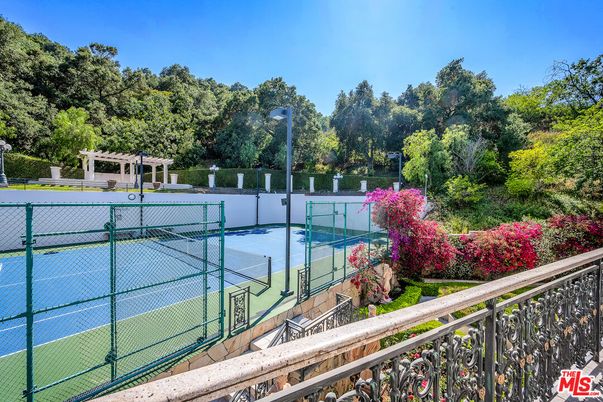 Exterior, Tennis Courts