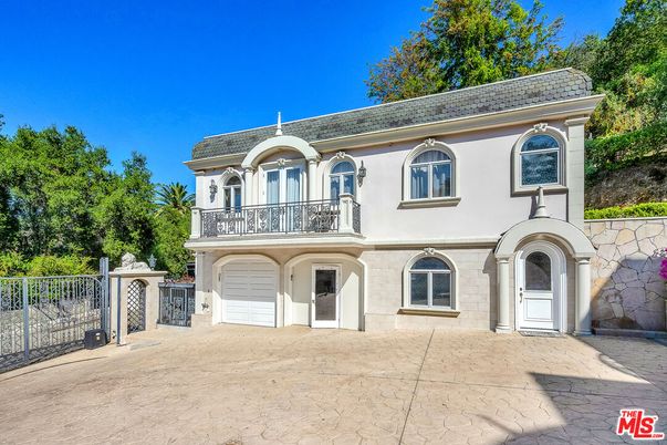 Attached, Backyard, Exterior, Facade, French Provincial