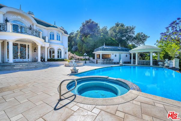 Exterior, Pool
