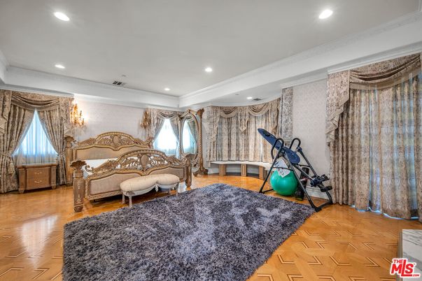 Bedroom, Fitness Equipment, Interior, Recessed Lighting, Wood Texture Flooring