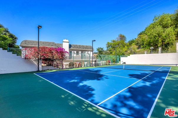 Exterior, Tennis Courts