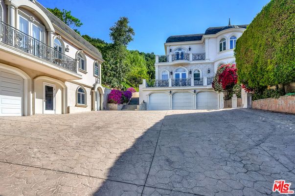 Attached, Exterior, Facade, French Provincial