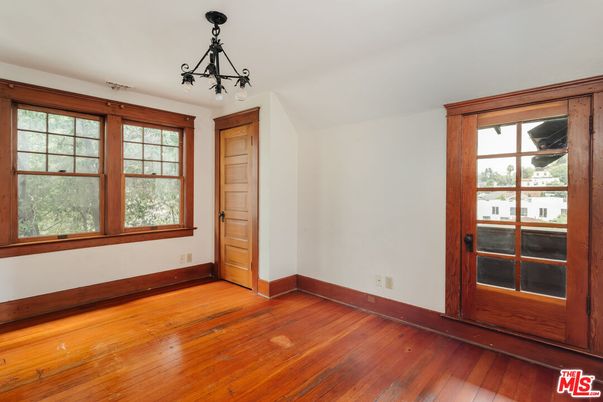 Chandelier, Empty room, Interior, Wood Texture Flooring