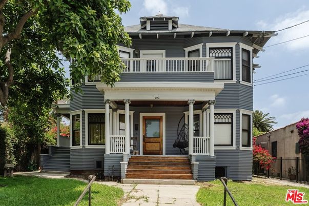 Exterior, Facade, American Foursquare
