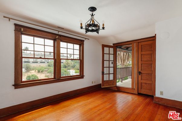 Chandelier, Empty room, Interior, Wood Texture Flooring