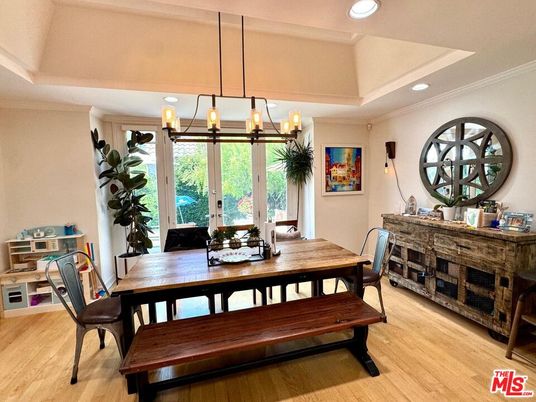 Chandelier, Dining room, Interior, Recessed Lighting, Wood Texture Flooring