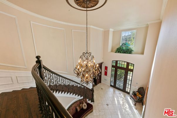 Chandelier, Interior