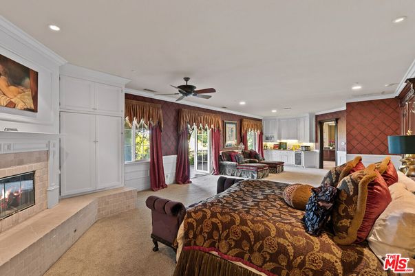 Fireplace, Interior, Living room, Recessed Lighting