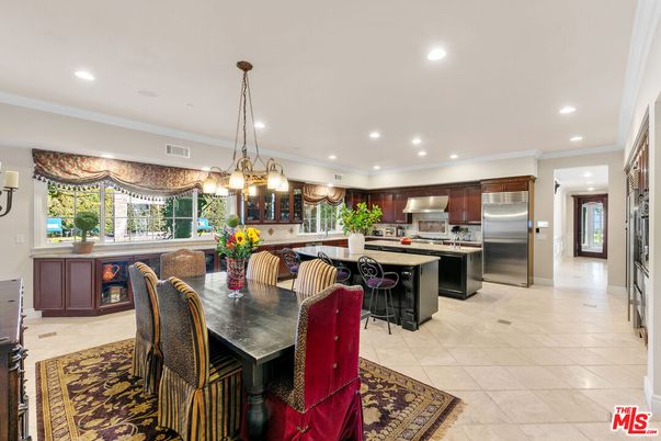 Dining room, Interior, Kitchen, Pendant Lights, Recessed Lighting, Stainless Steel Appliances