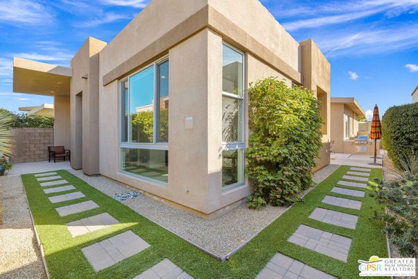 Backyard, Exterior, Facade, Modern