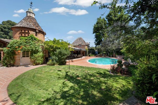 Backyard, Exterior, Pool