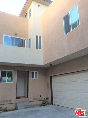 Attached, Exterior, Facade, Modern