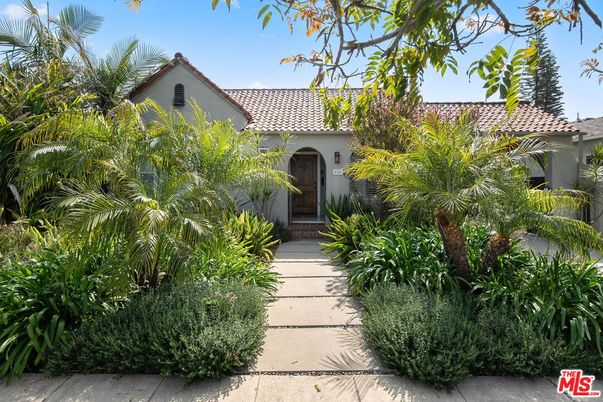 Exterior, Facade, Spanish Mediterranean