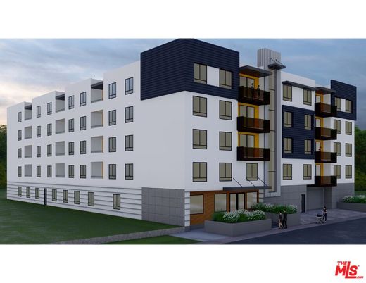 Exterior, Facade, Highrise