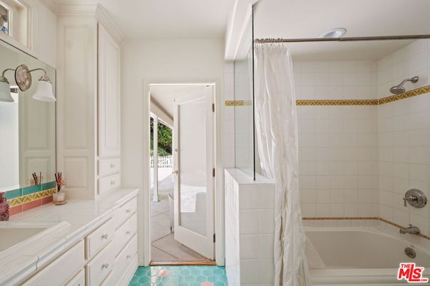 Bathroom, Interior, Tile Countertops