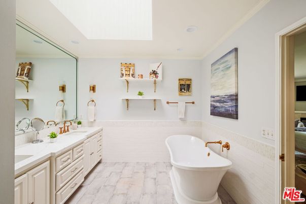 Bathroom, Dual Sink Vanities, Free Standing Baths, Interior, Recessed Lighting