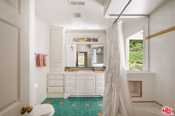 Bathroom, Interior, Recessed Lighting, Tile Countertops