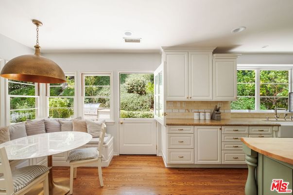 Dining room, Interior, Kitchen, Recessed Lighting, Wood Texture Flooring
