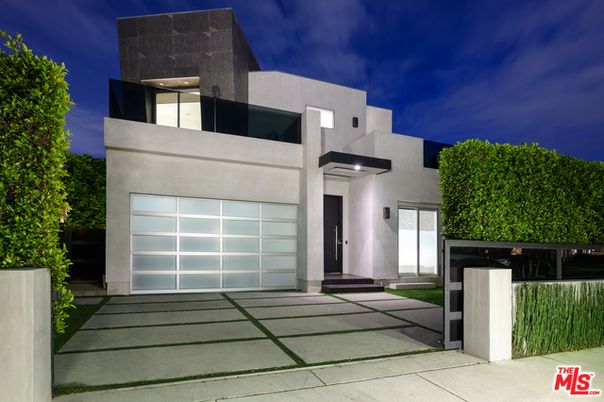Attached, Exterior, Facade, Modern