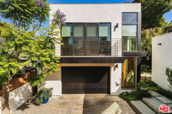 Attached, Exterior, Facade, Modern
