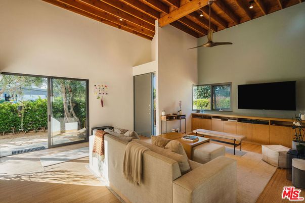 Interior, Living room, Recessed Lighting, Wooden Beams, Wooden Ceilings, Wood Texture Flooring