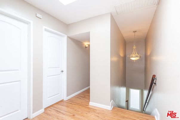 Interior, Pendant Lights, Wood Texture Flooring