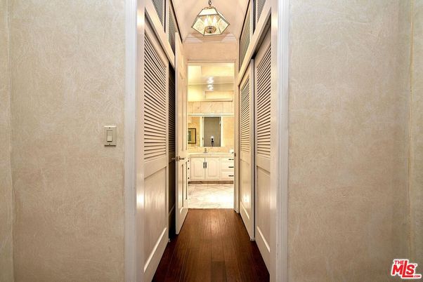 Interior, Pendant Lights, Wood Texture Flooring
