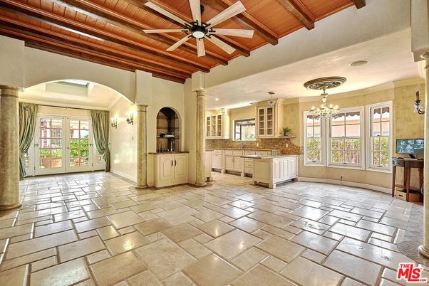 Chandelier, Interior, Kitchen, Pendant Lights, Wooden Beams, Wooden Ceilings