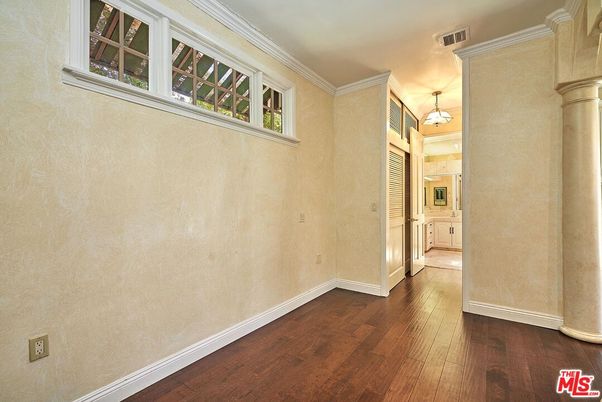 Chandelier, Empty room, Interior, Wood Texture Flooring