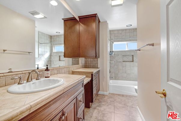 Bathroom, Interior, Recessed Lighting, Tile Countertops