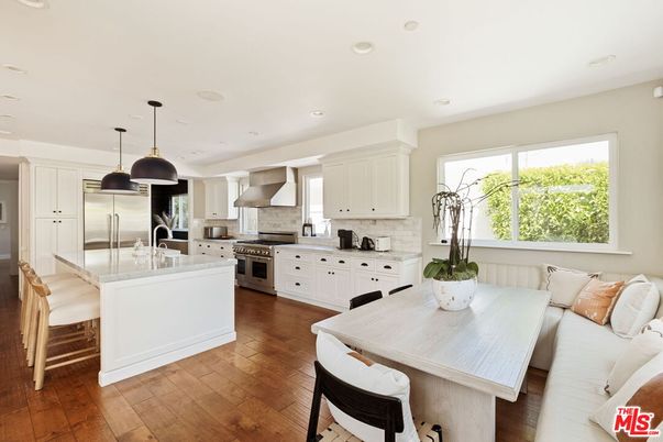 Dining room, Interior, Kitchen, Pendant Lights, Recessed Lighting, Stainless Steel Appliances, Wood Texture Flooring