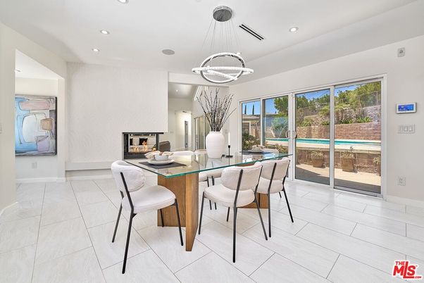 Dining room, Fireplace, Interior, Pendant Lights, Recessed Lighting