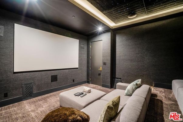Interior, Projection Screen, Recessed Lighting, Theatre Room