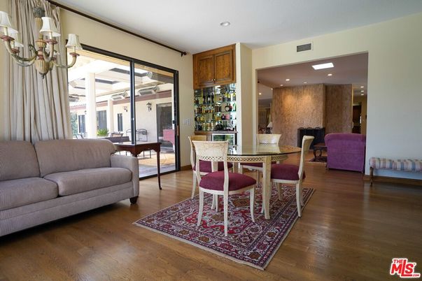 Chandelier, Dining room, Interior, Recessed Lighting, Wood Texture Flooring