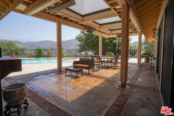 Exterior, Pool