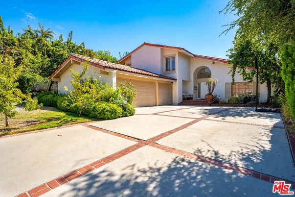 Attached, Exterior, Facade, Spanish Mediterranean