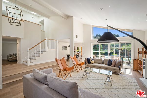 Interior, Living room, Pendant Lights, Recessed Lighting, Wood Texture Flooring
