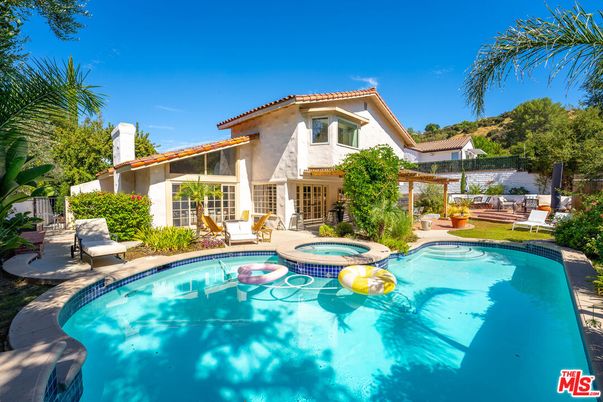 Exterior, Pool