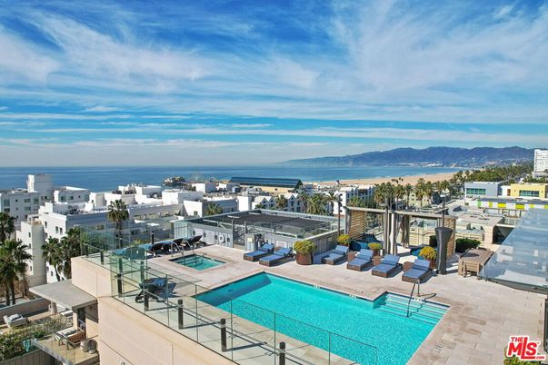 Exterior, Pool, Water