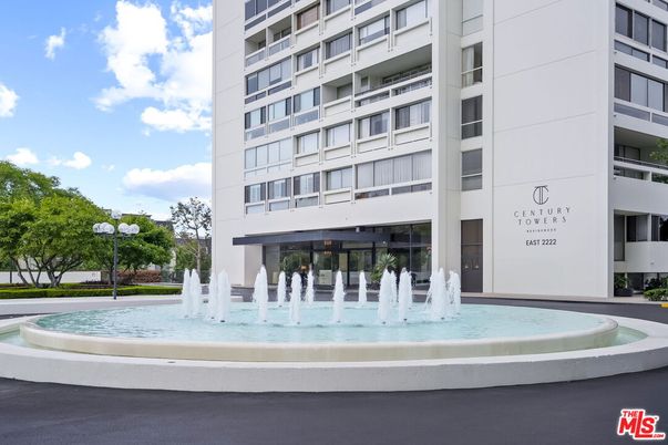 Exterior, Facade, Condo Building