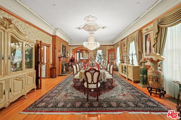 Chandelier, Dining room, Fireplace, Interior, Wood Texture Flooring