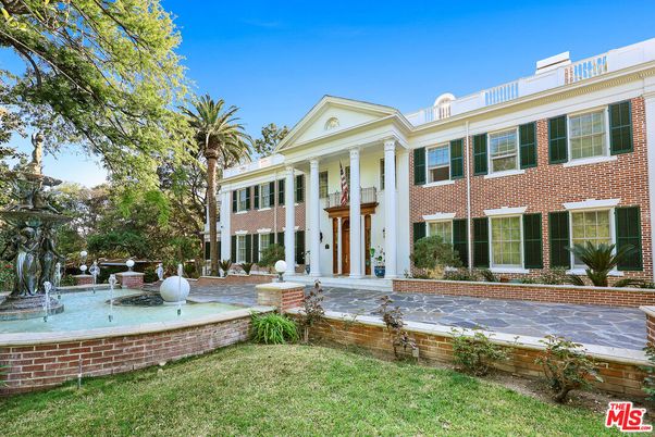Backyard, Exterior, Facade, Brick Facade, Georgian