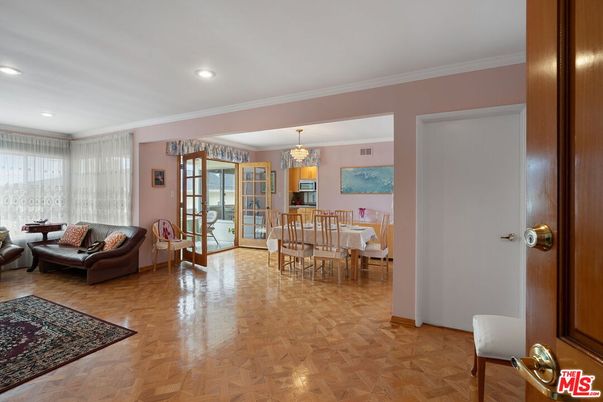 Chandelier, Dining room, Interior, Living room, Recessed Lighting, Wood Texture Flooring