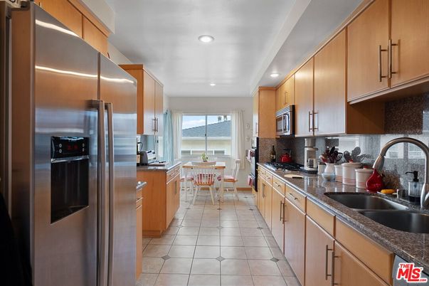 Dining room, Interior, Kitchen, Recessed Lighting, Stainless Steel Appliances