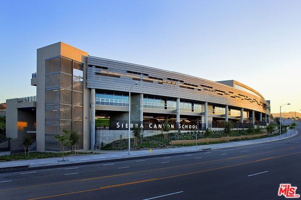 Exterior, Facade, Highrise