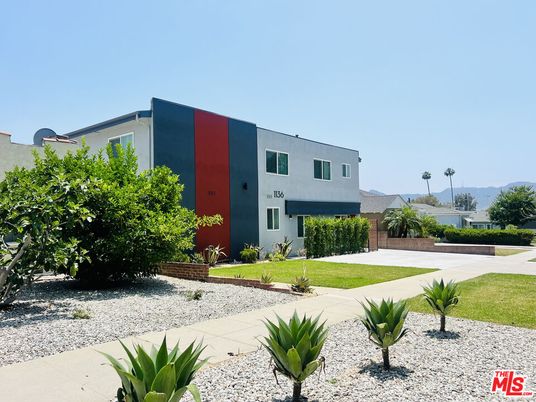 Backyard, Exterior, Facade, Modern